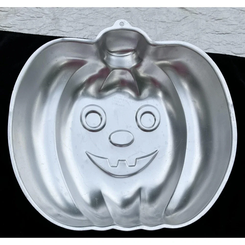 Vintage Wilton 1987 Pumpkin Jack-O-Lantern Aluminum Cake Pan 502-9414 Halloween